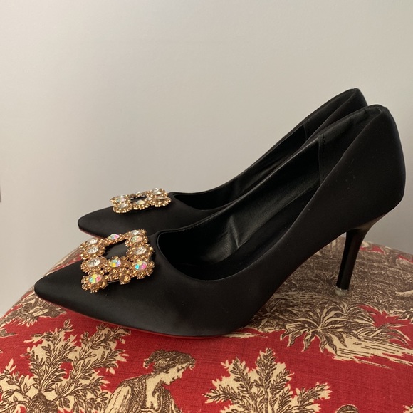 🌸 GORGEOUS HEELS - Picture 3 of 12